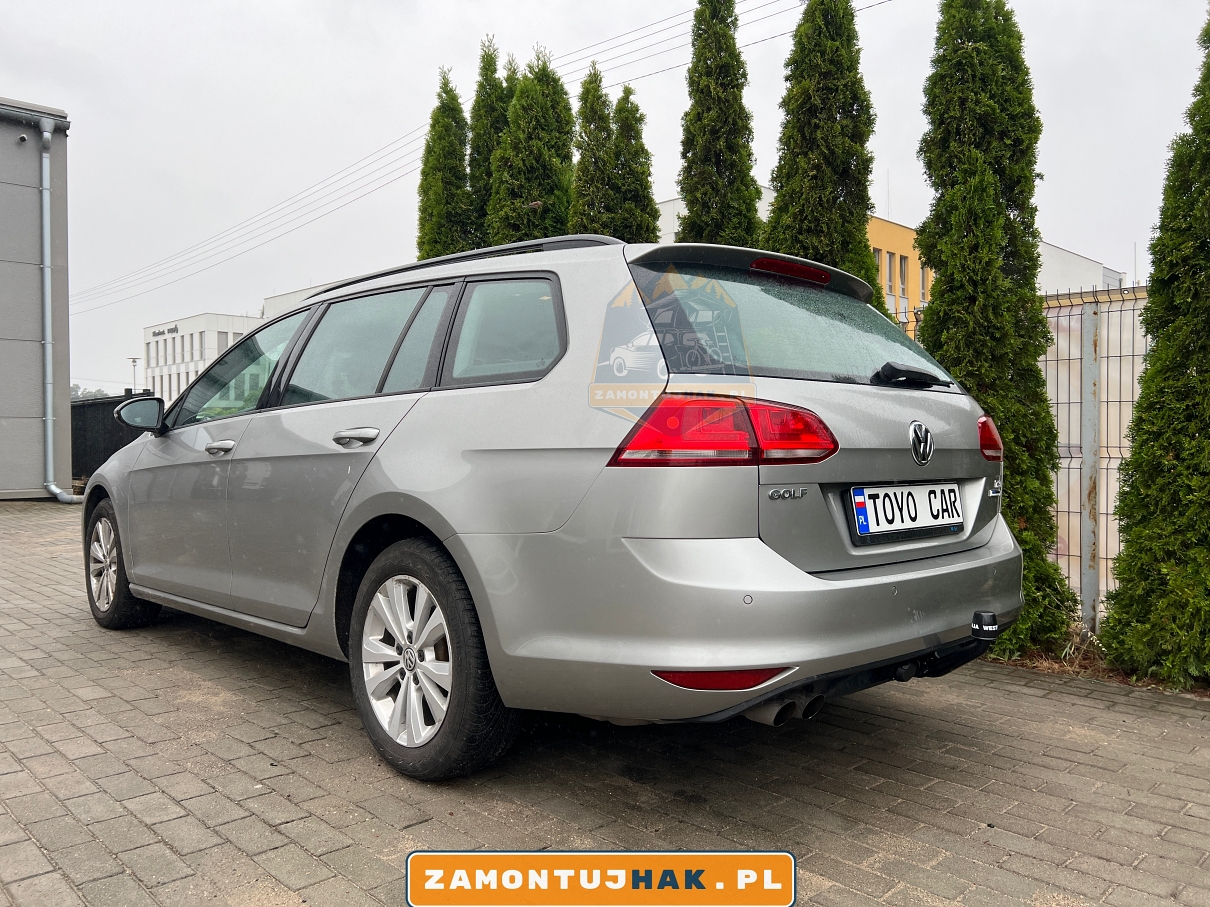 zdjecie samochodu volkswagen  z hakiem